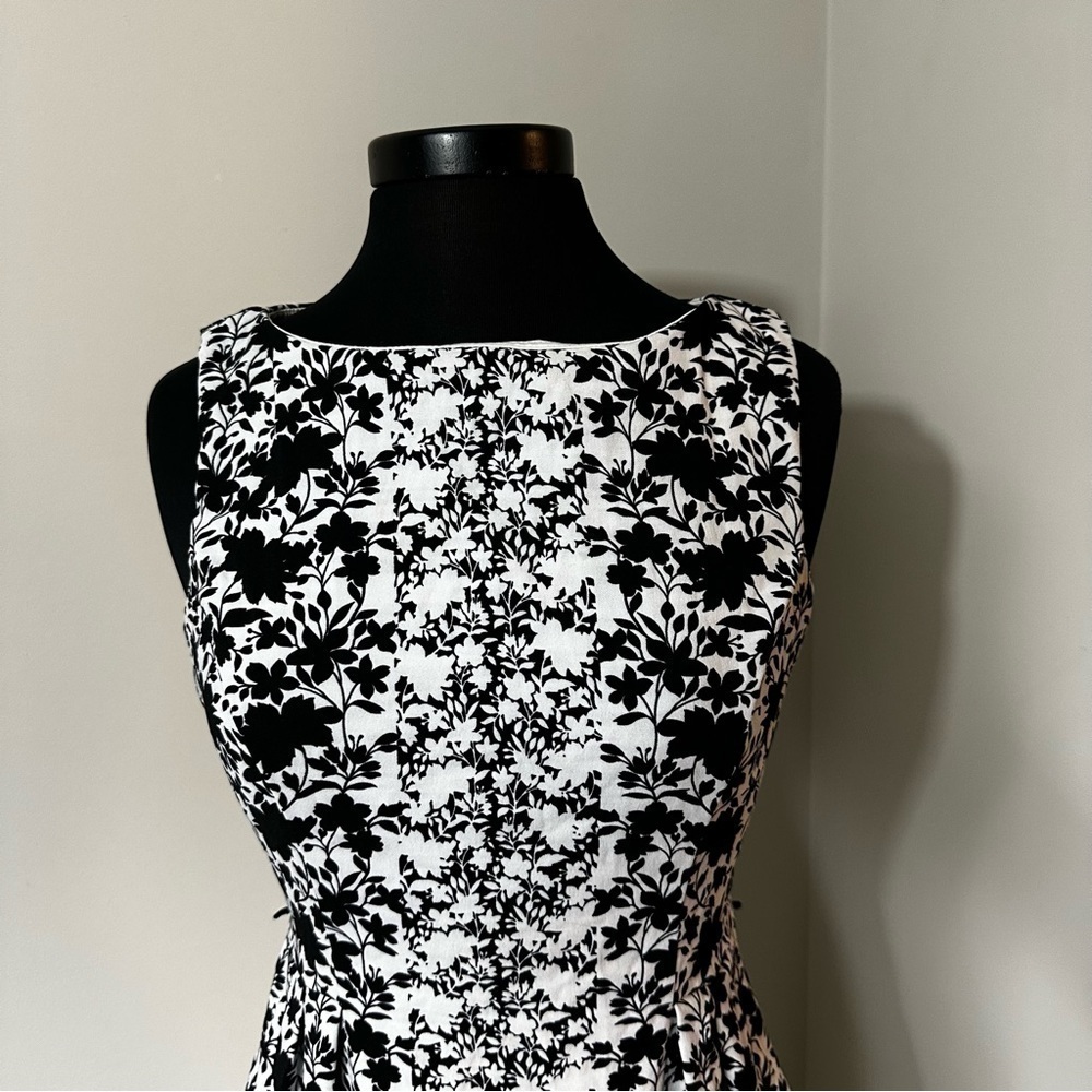 London Times Floral Print Fit & Flare Dress in Size 12P - Picture 2 of 6